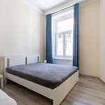 R62A Rottenbiller Apartment