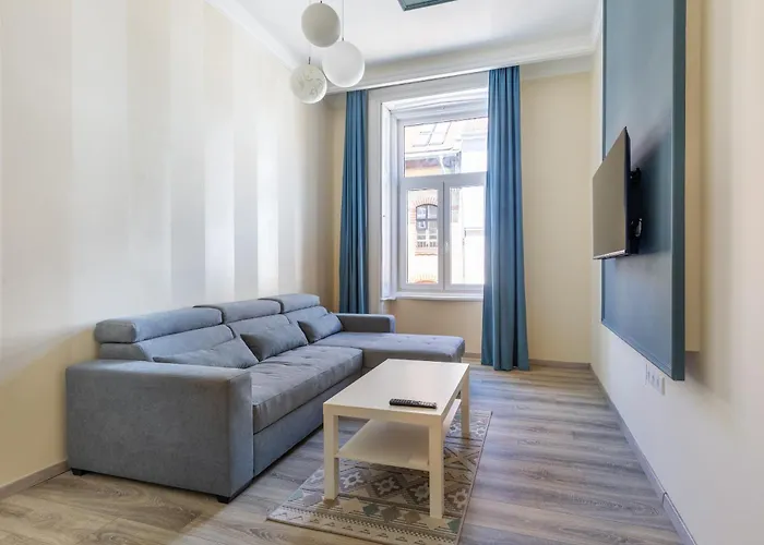 R62A Rottenbiller Apartment