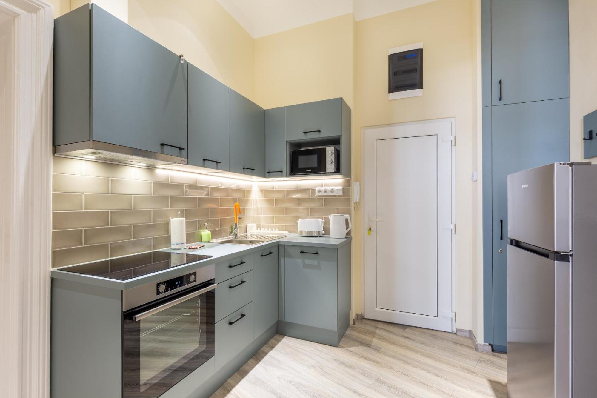 R62a Rottenbiller Apartment *