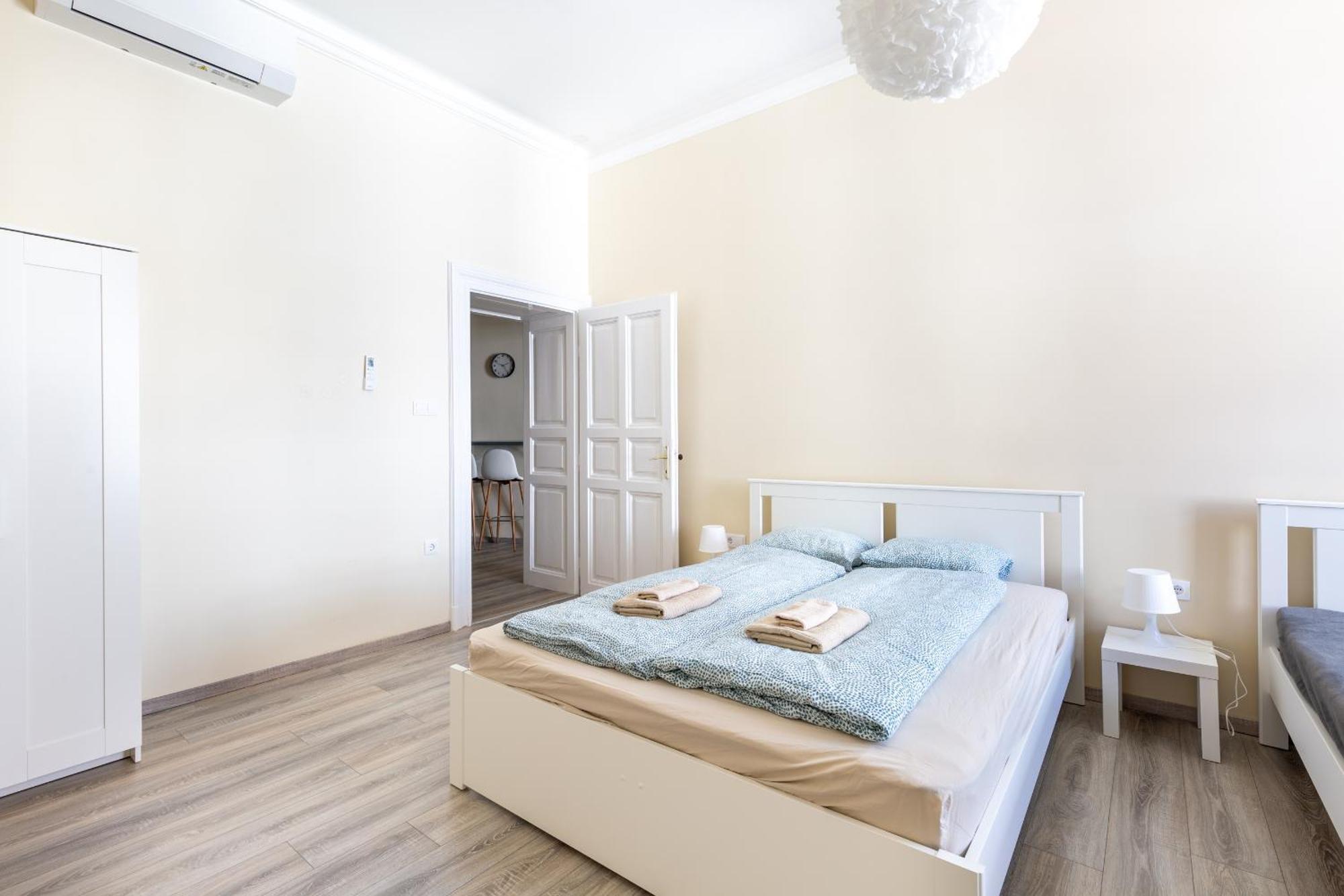 R62a Rottenbiller Apartment Budapest
